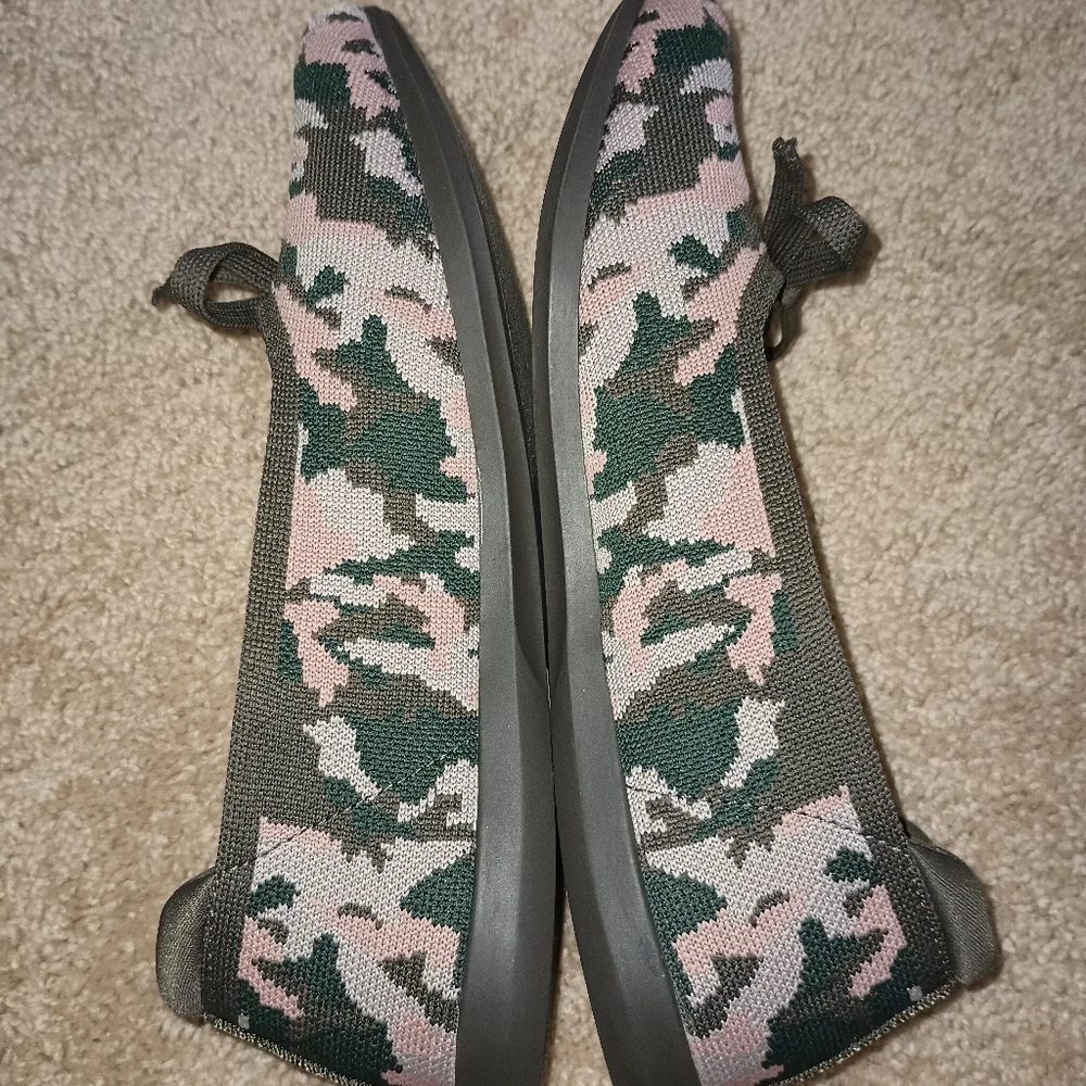 Cloudsteppers by Clarks Carly Hope Camouflage‎ Flats with Bow 8M